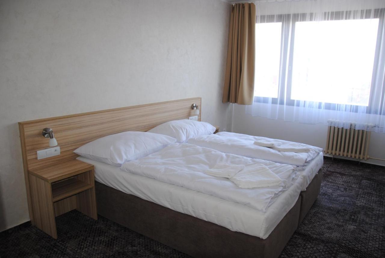 פארדוביצה Hotel Labe מראה חיצוני תמונה