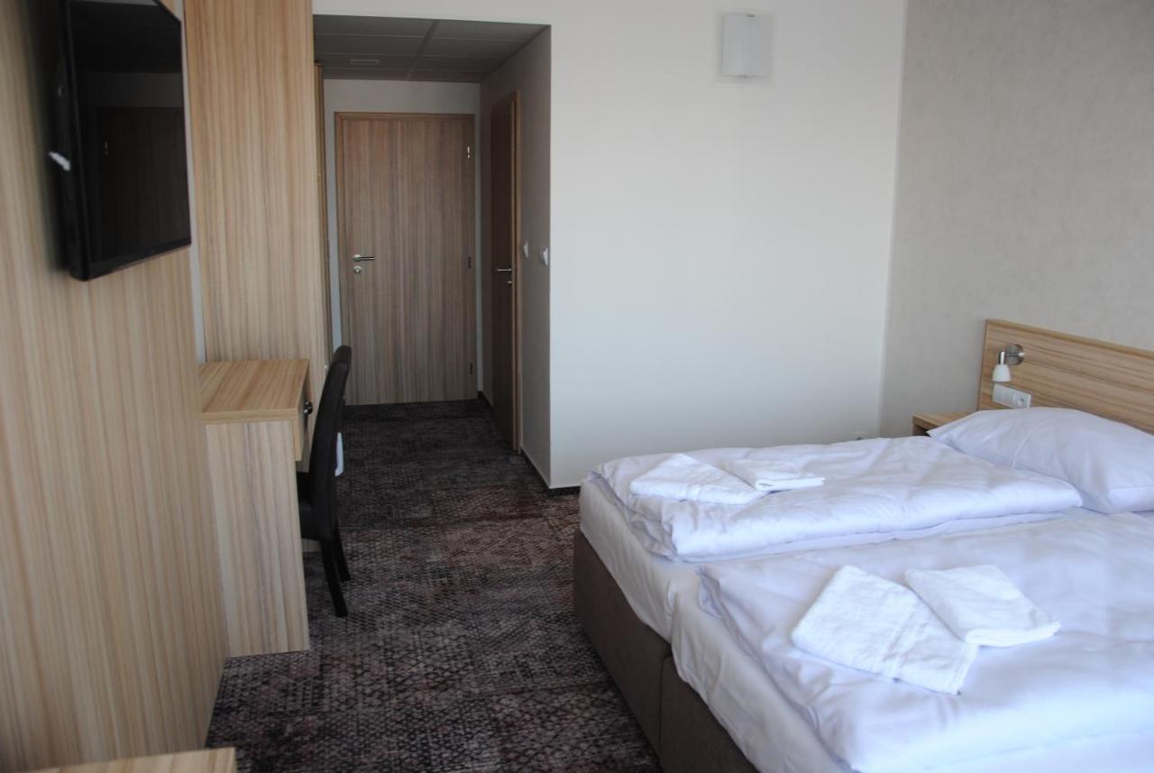 פארדוביצה Hotel Labe מראה חיצוני תמונה