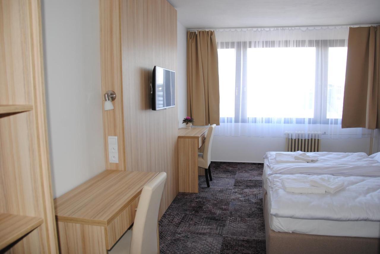 פארדוביצה Hotel Labe מראה חיצוני תמונה