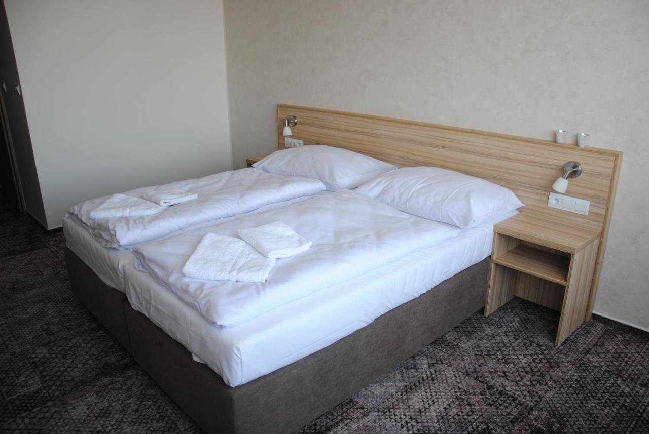 פארדוביצה Hotel Labe מראה חיצוני תמונה