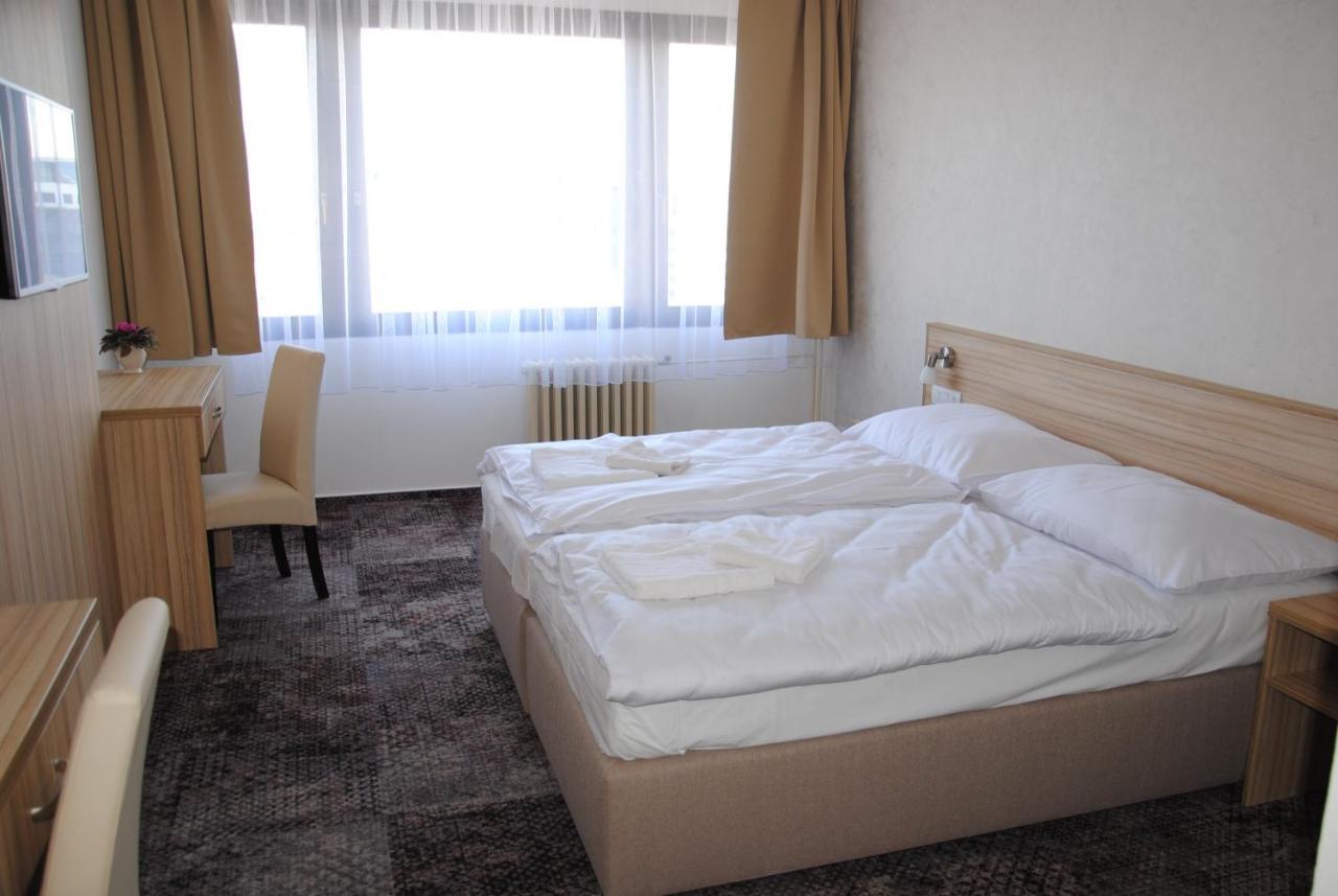 פארדוביצה Hotel Labe מראה חיצוני תמונה